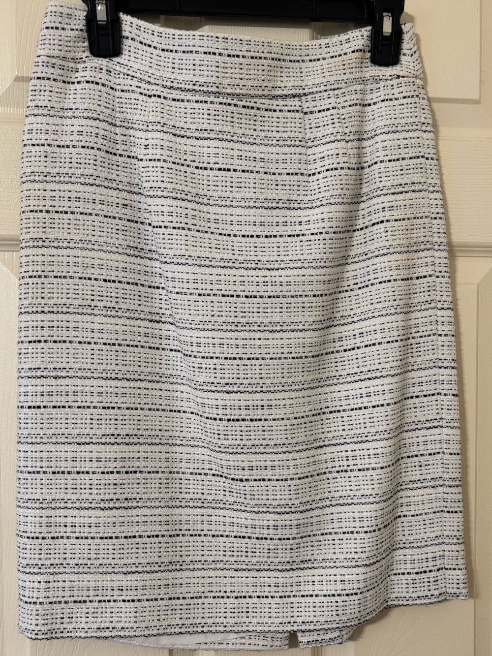 Banana Republic White and Black Striped Textured Pencil Skirt Size 4